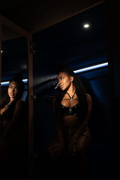 Fleshlight Pro BuxDelight This Pussy Hugs Tight Allure 150